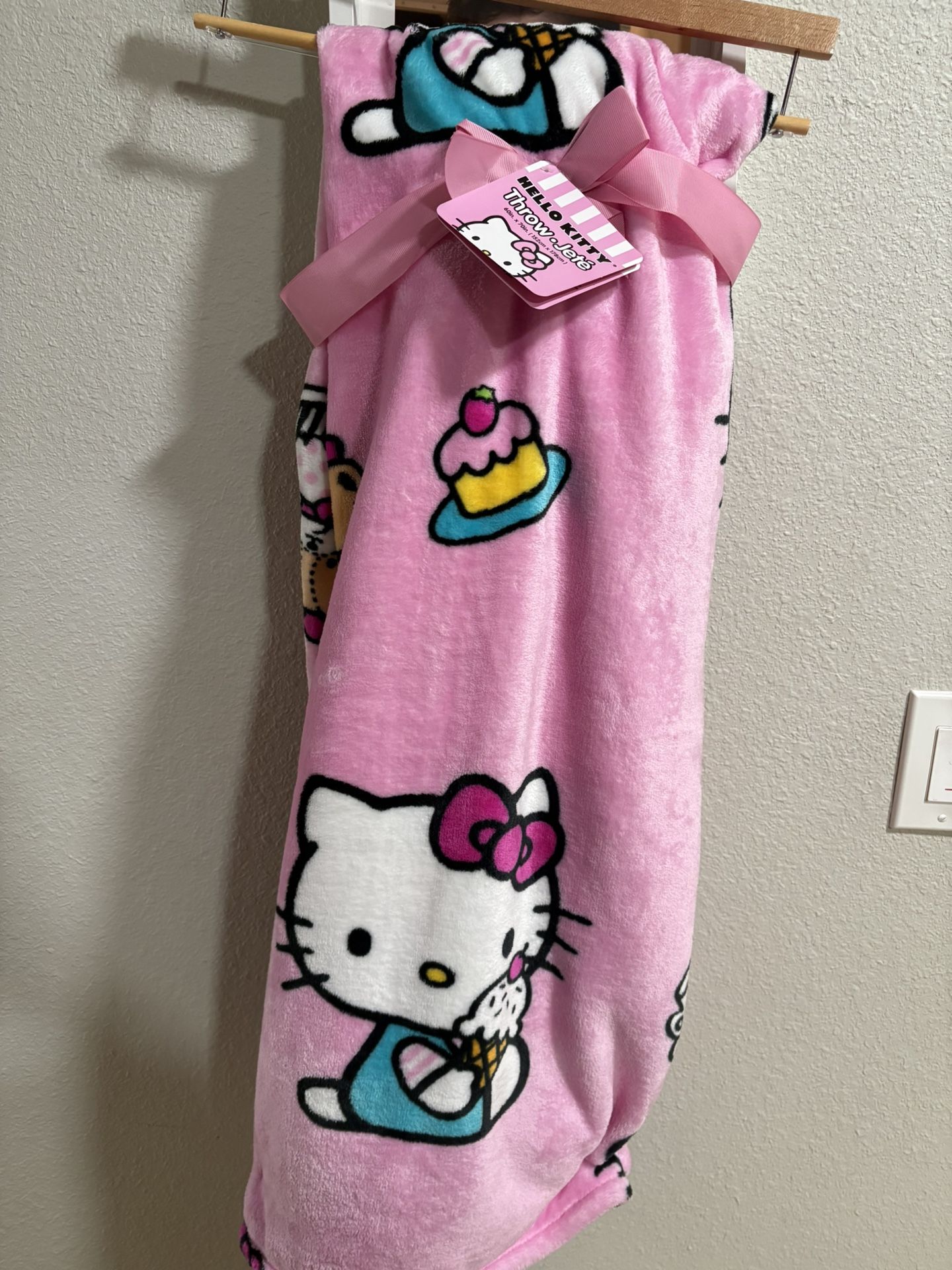 Hello Kitty Throw Blanket