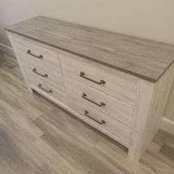 Adjustable Queen Bed W/ Dresser And 2 Nightstands