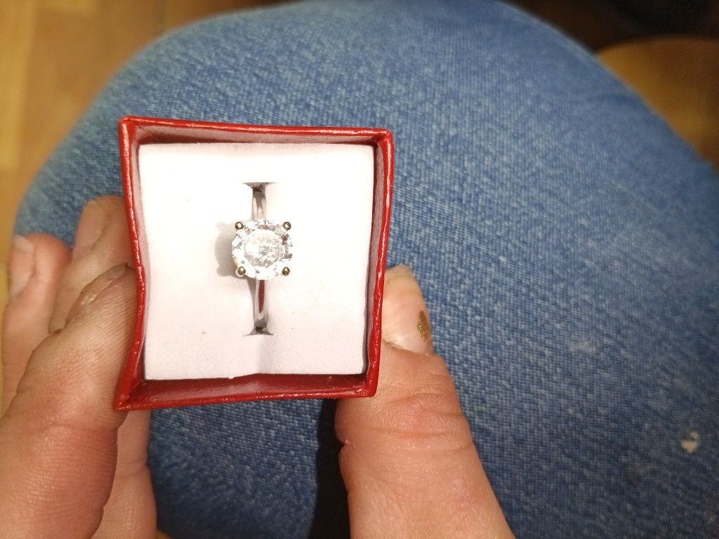 Size 8 Women's Real Diamond 28K, White Gold Rin