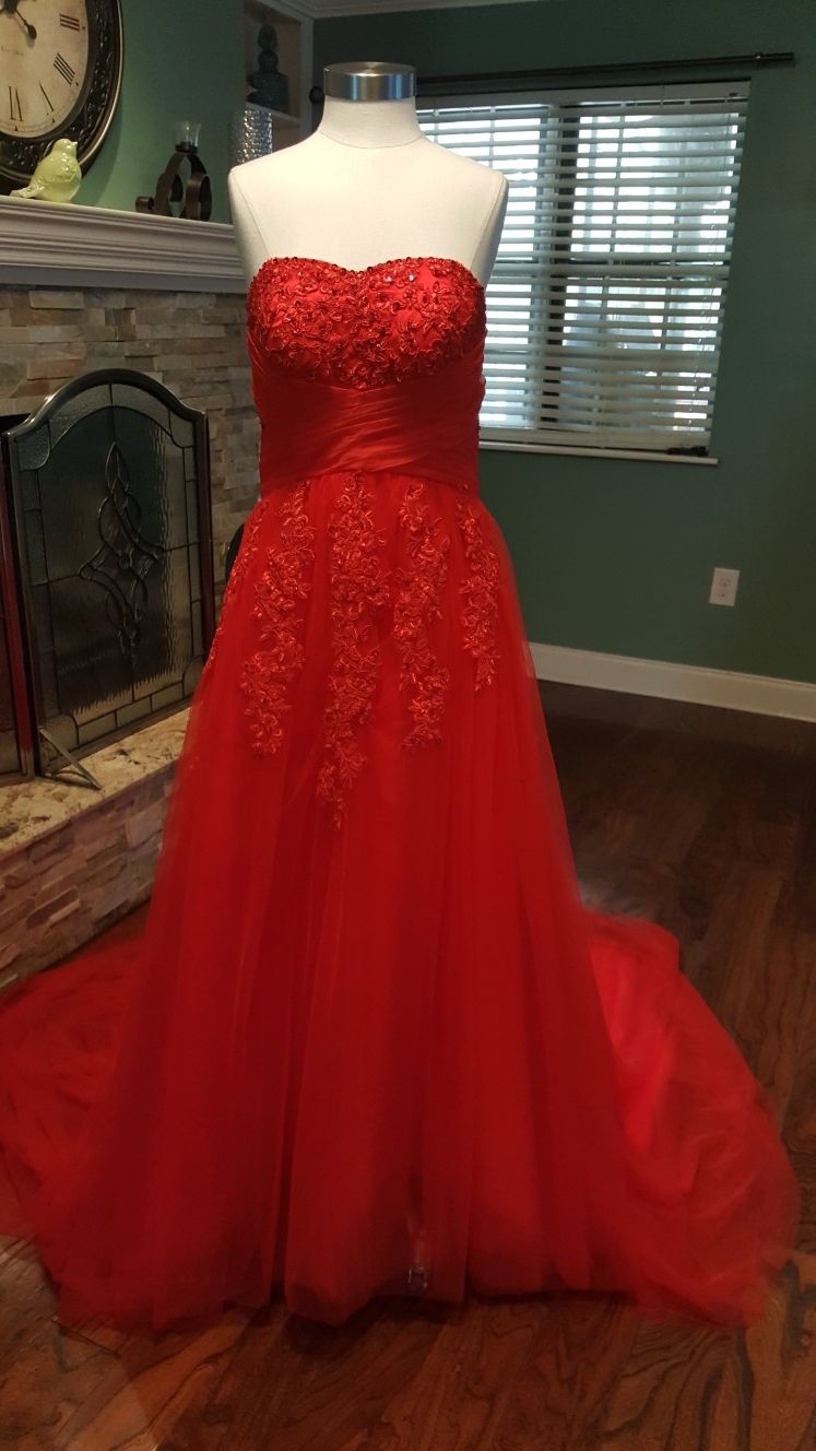 TB - RED. Wedding Dress
