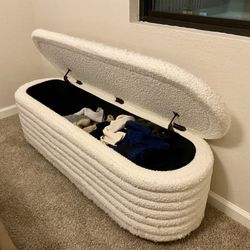 SAFAVIEH Couture Denissa Oval Storage Bench – Ivory Bouclé