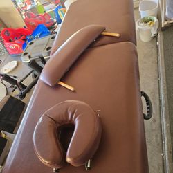 Massaing table