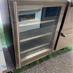 24” Silhouette Series Under Counter Beverage Center
