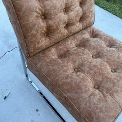 Rustic office or corner chair firm and very comfortable. Metal base