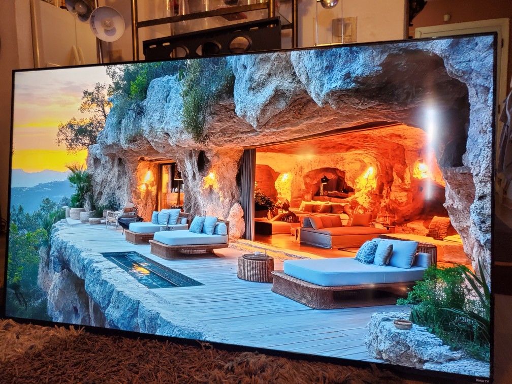 75" roku smart tv 4k great condition like new. Still have the legs. Great quality pic no scratch come with remote