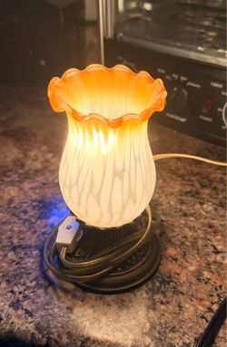 Vintage Andrea by Sadek frosted glass accent lamp.