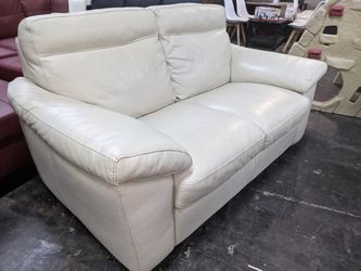 Couch set both are 2 seaters and leather