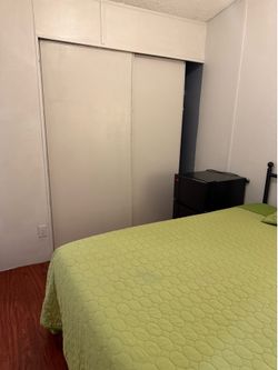 Serrenta cuarto con baño