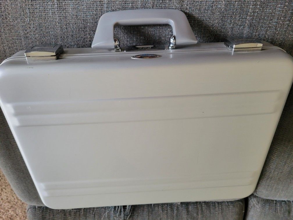 Elite By Zero Briefcase 