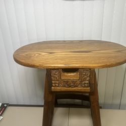 Jamestown Lounge  British Oak Side Tables Made In The USA. Used in good condition with some minor cosmetic blemishes. These blemishes are in the form 