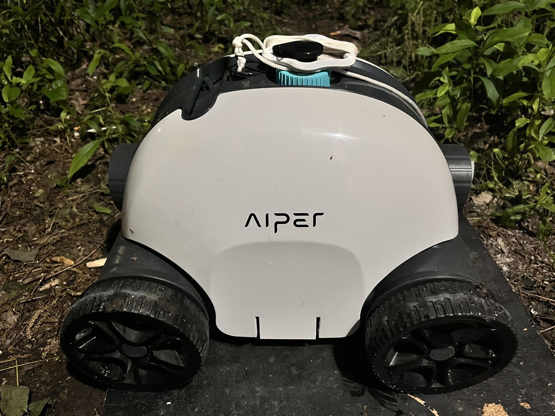 Aiper Cordless Pool Vacuum 