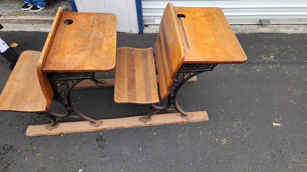 Free Antique Cast Iron Schoolhouse Desks 1800’s