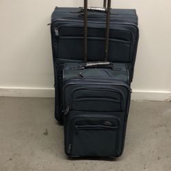 32”/23” Set of two Samsonite luggage perfect condition almost new