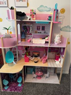 Amazing doll house!!
