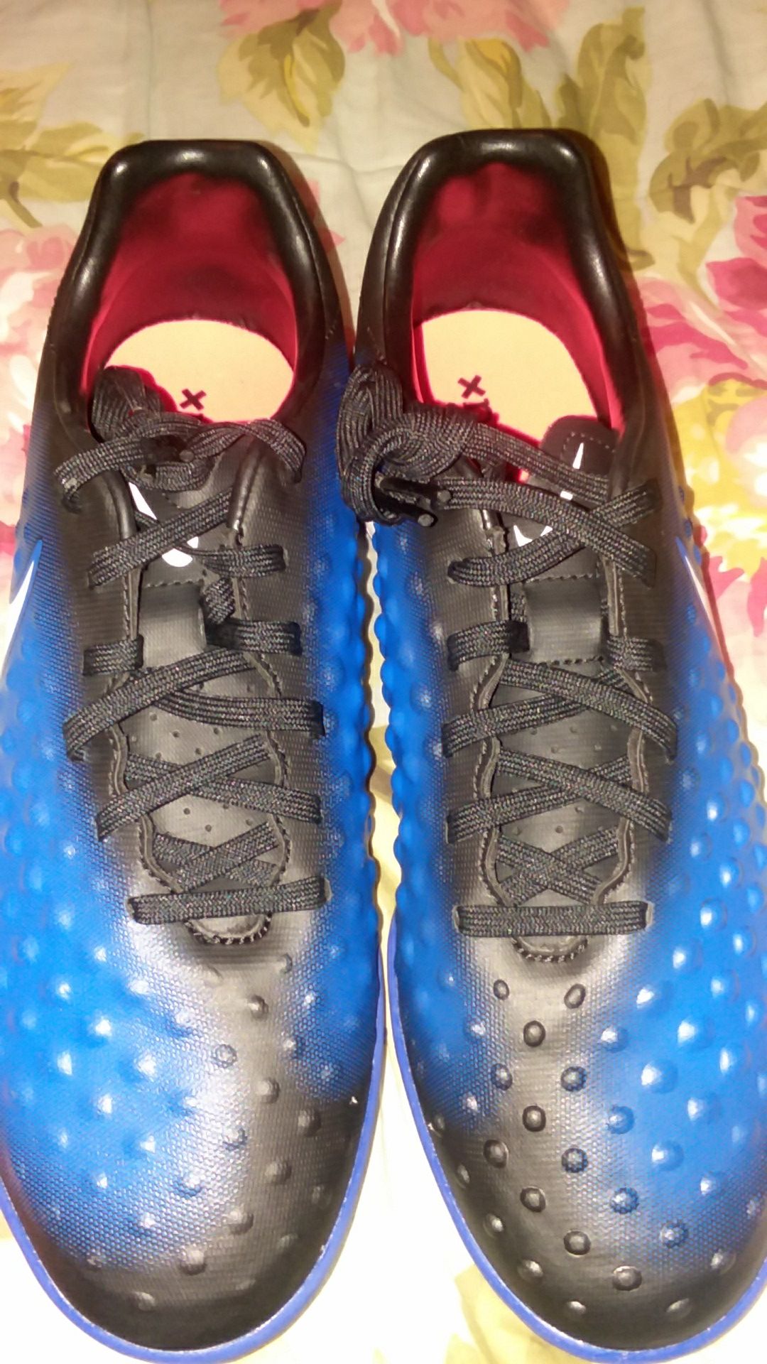 Brend new Nike macistax. soccer shoes.size.8.5.