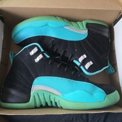 Jordan 12 size 7 [GS