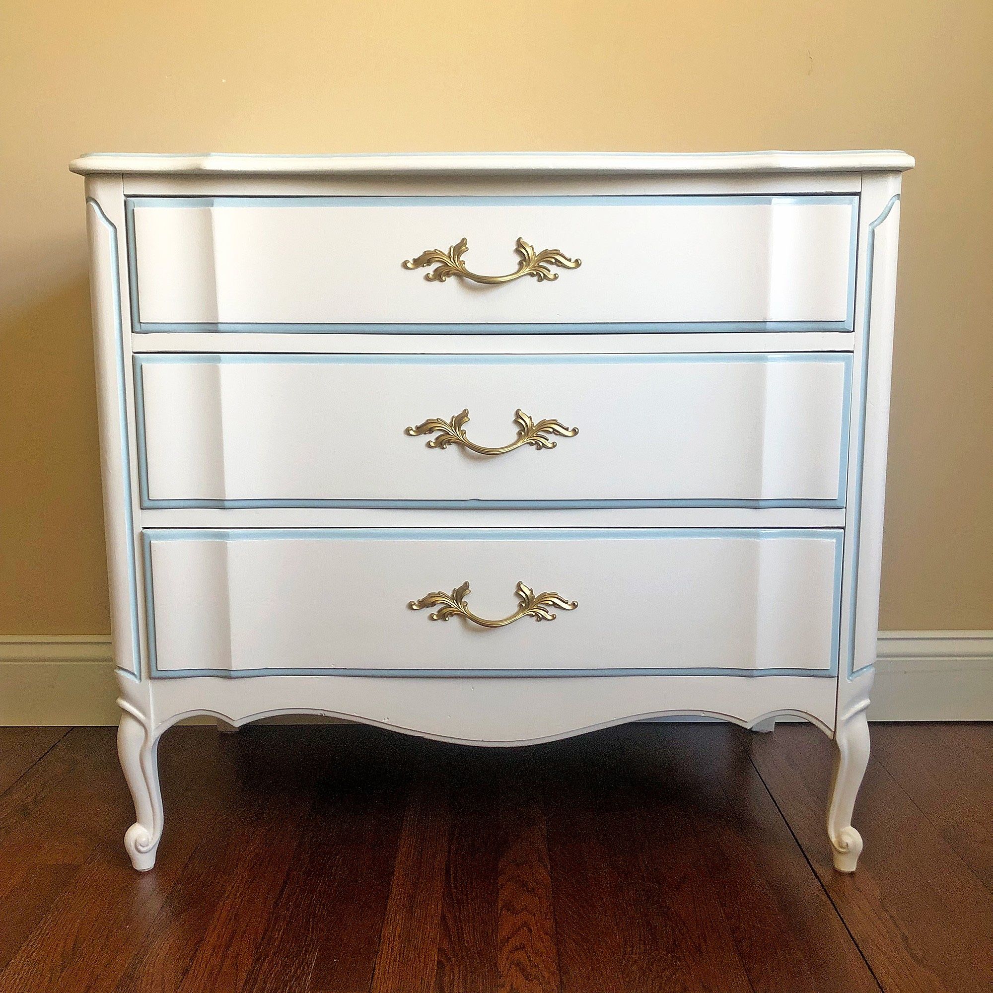 Vintage- set  French Provincial 3-Drawer Dresser  French Provincial Bedside Night Stand