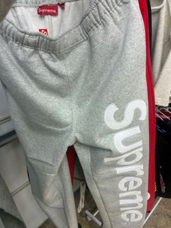 SURPEME SWEATS  ( ONLY XL)