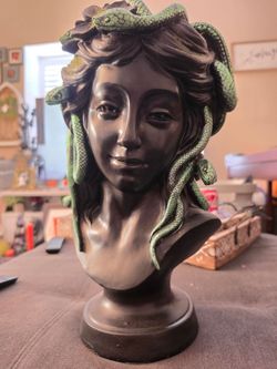 Halloween Medusa Head Bust Stand