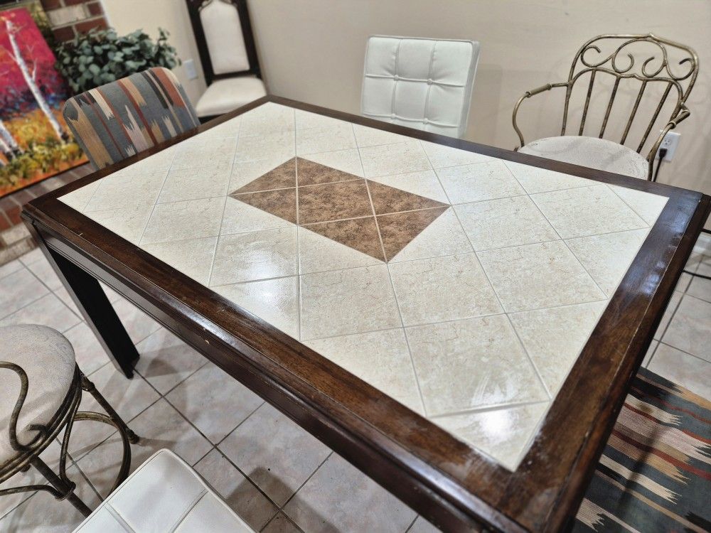 Dining table for sale (6 people)