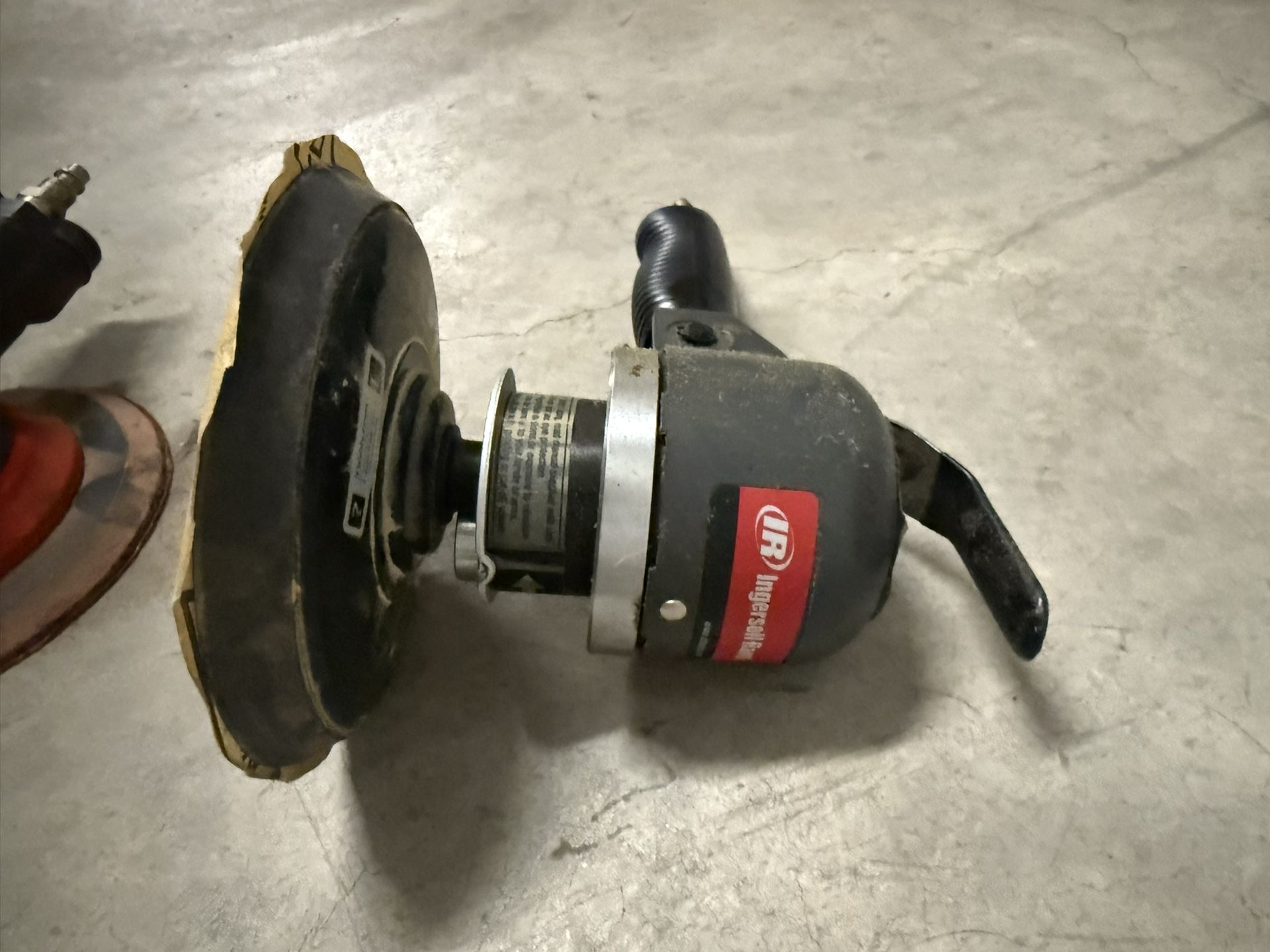 Ingersoll Rand 311A Dual-Action Quiet Air Sander.