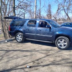 Chevy Suburban  2009 (Excellent Condition)