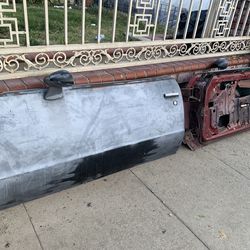 Gbody doors with glass and  manual window regulators came of a 82 el Camino