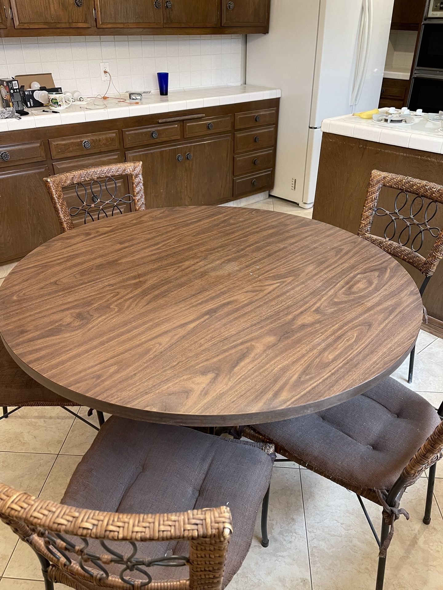 48” Round Vintage MCM Dining Table and 5 chairs