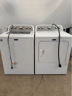 Maytag washer and dryer laundry set