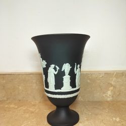 🏺 Magnificent Vintage Wedgwood Black Basalt Footed Vase with Applied White Relief