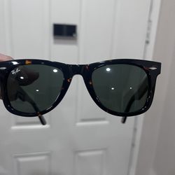 Ray-Ban Wayfarer Unisex Sunglasses 