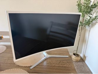 32in Samsung Curved Monitor