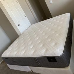 KING STEARNS AND FOSTER MATTRESS AND FREE BOX SPRINGS 
