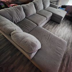 🛋️ Broyhill Oversized Sectional Couch – Super Comfy – $600