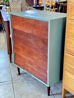MCM dresser
