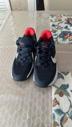 SNEAKERS.    BOYS NIKE 