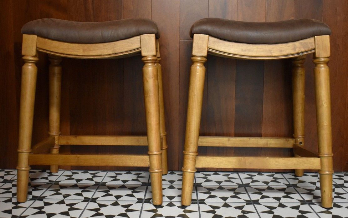 Bed Bath And Beyond Wooden Saddle Bench NEW