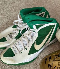 Never Worn Nike Hyperdunk Hightop Basketball Shoes Men’s 15. New Soles. Sneakers