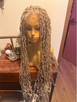 GET LACE WIG DONE ON A DEAL LACEWIG& SERVICE  145.00