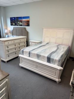 Queen bedroom set (FREE 24H DELIVERY AND SETUP)