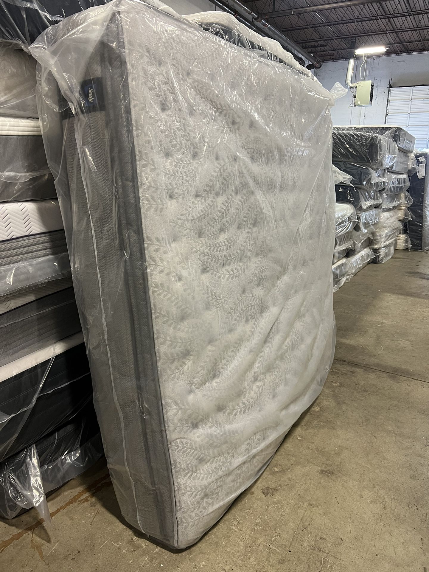 KING MATTRESS SEALY PILLOWTOP Furniture
