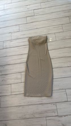 Three-quarter feet dress