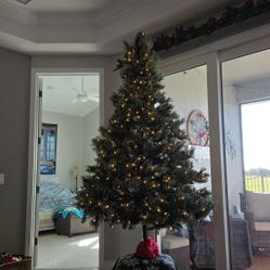 7.5 Ft Prelit Xmas Tree