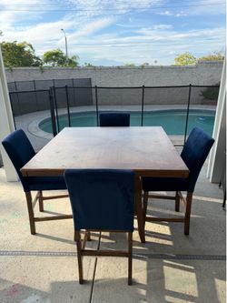 Dinning table with chairs