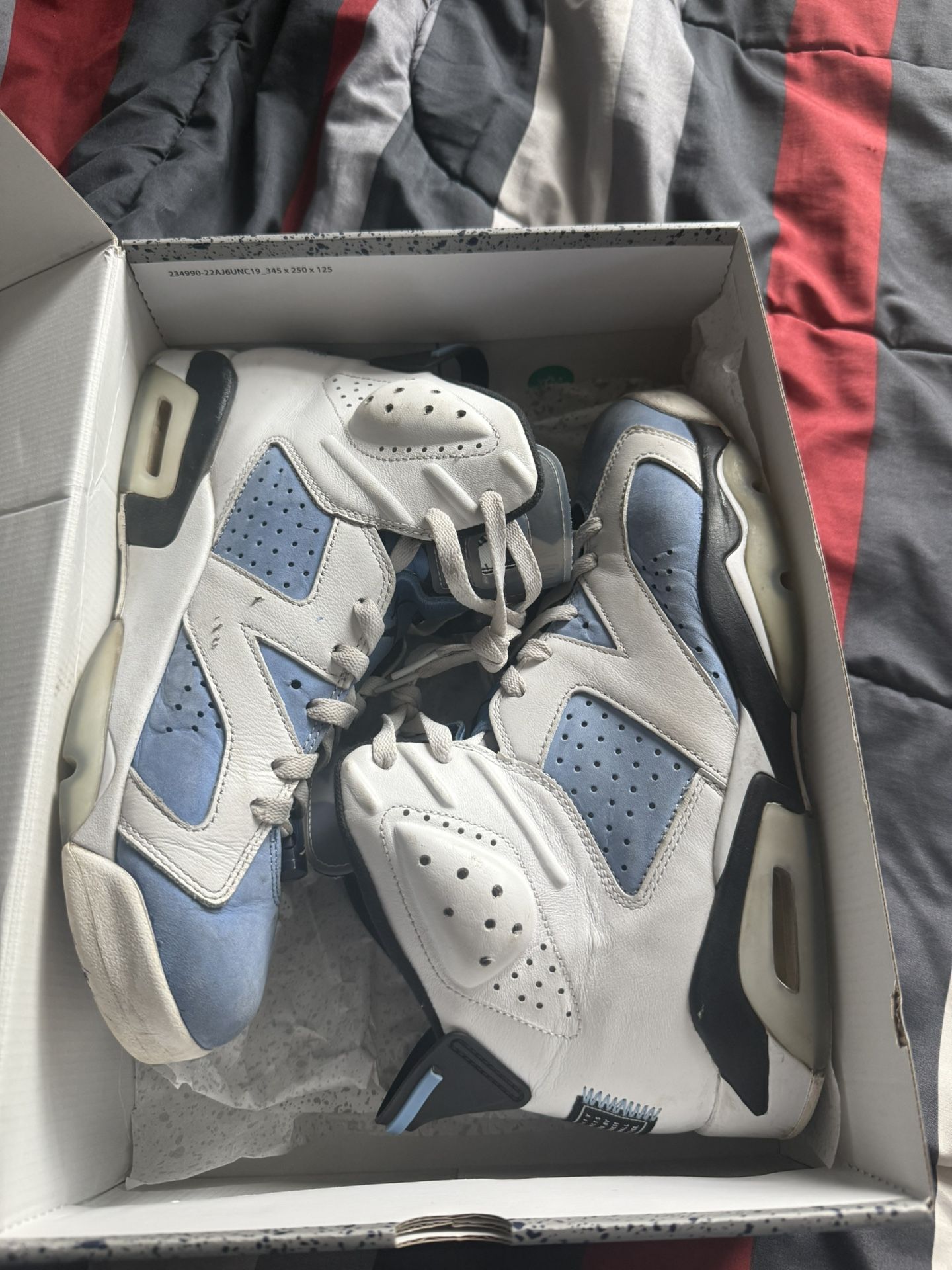 Air Jordan 6 UNC