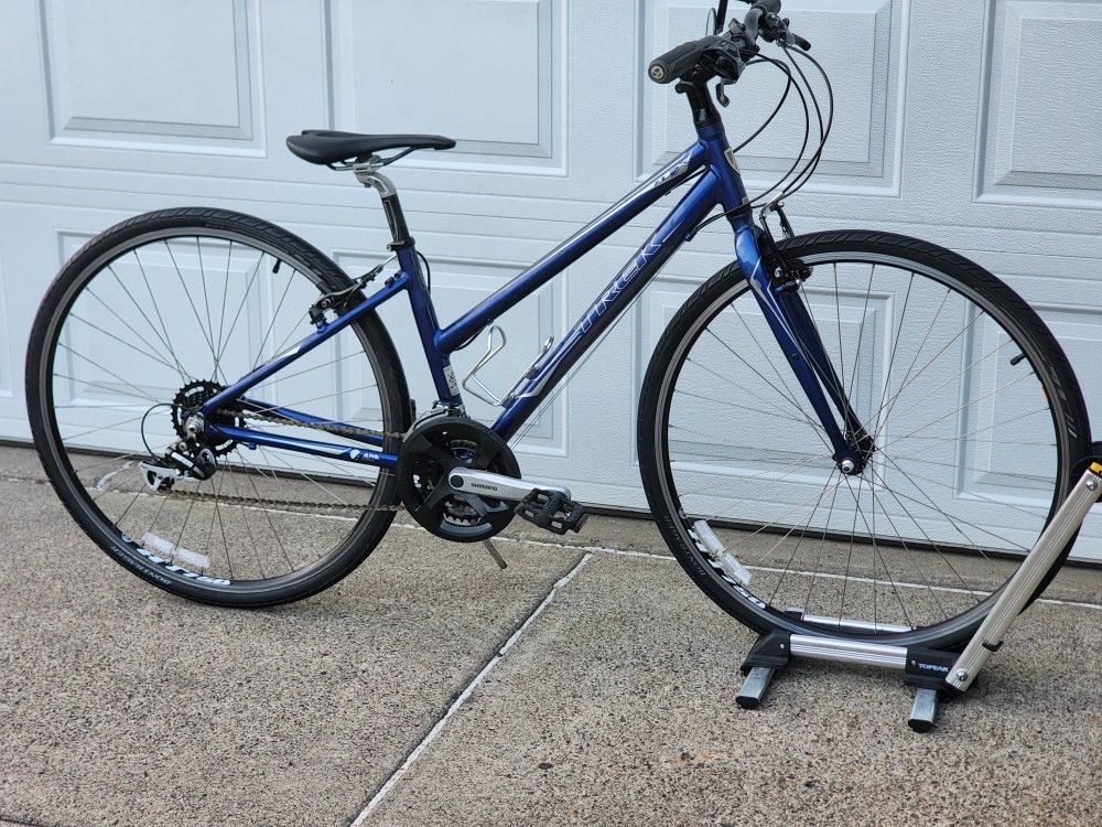 28" Trek FX Hybrid Bike