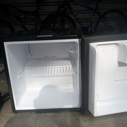 Insignia Mini Fridge "$50 BRAND NEW"