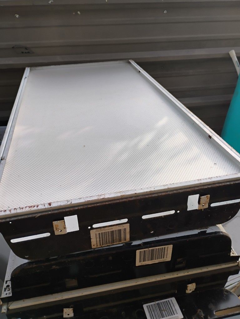 Fluorescent fixtures
