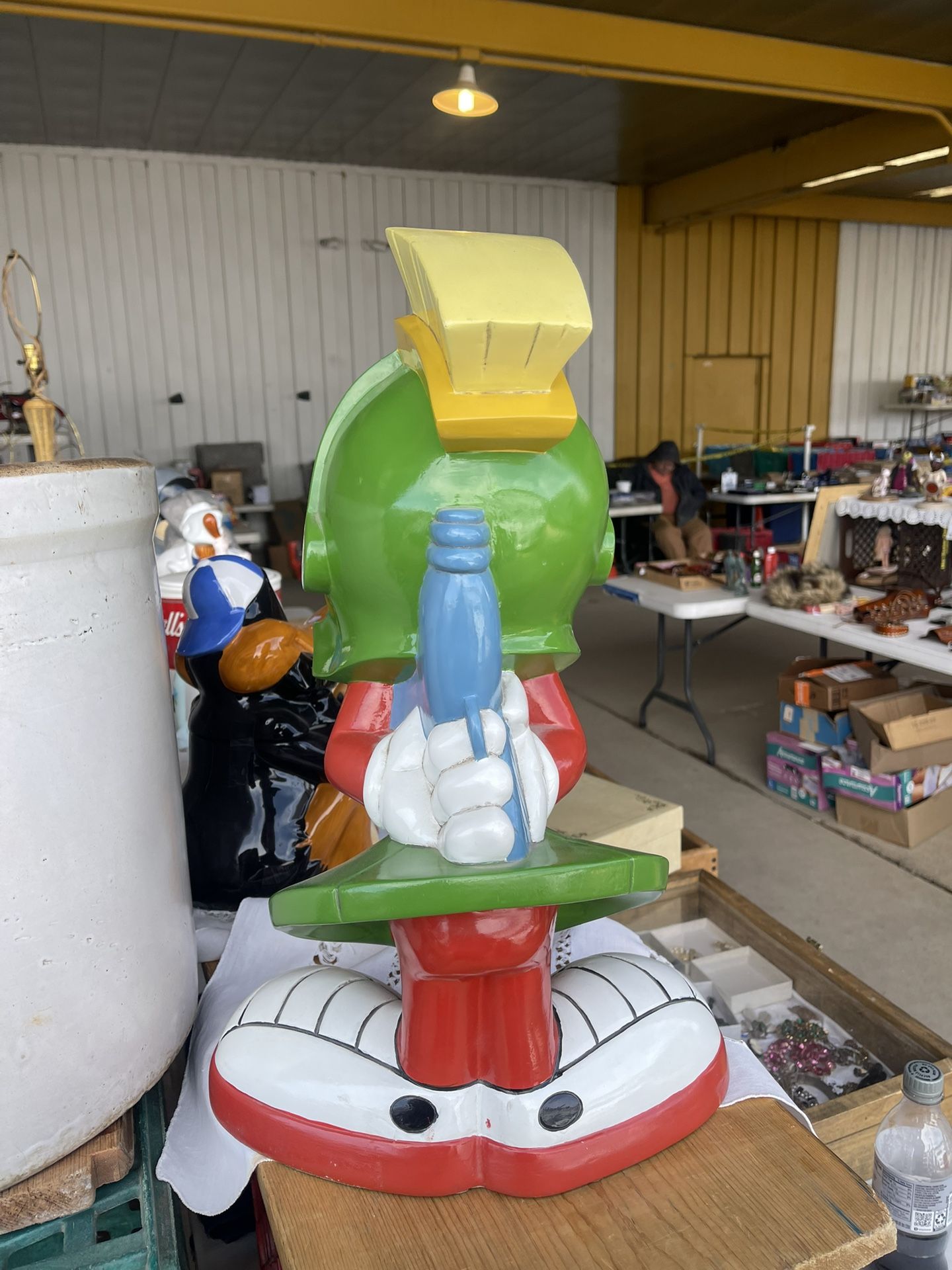 Rare store display 20 inch Marvin, the Martian resin statue figurine