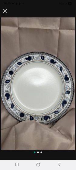 MIKASA Beautiful Display Plate